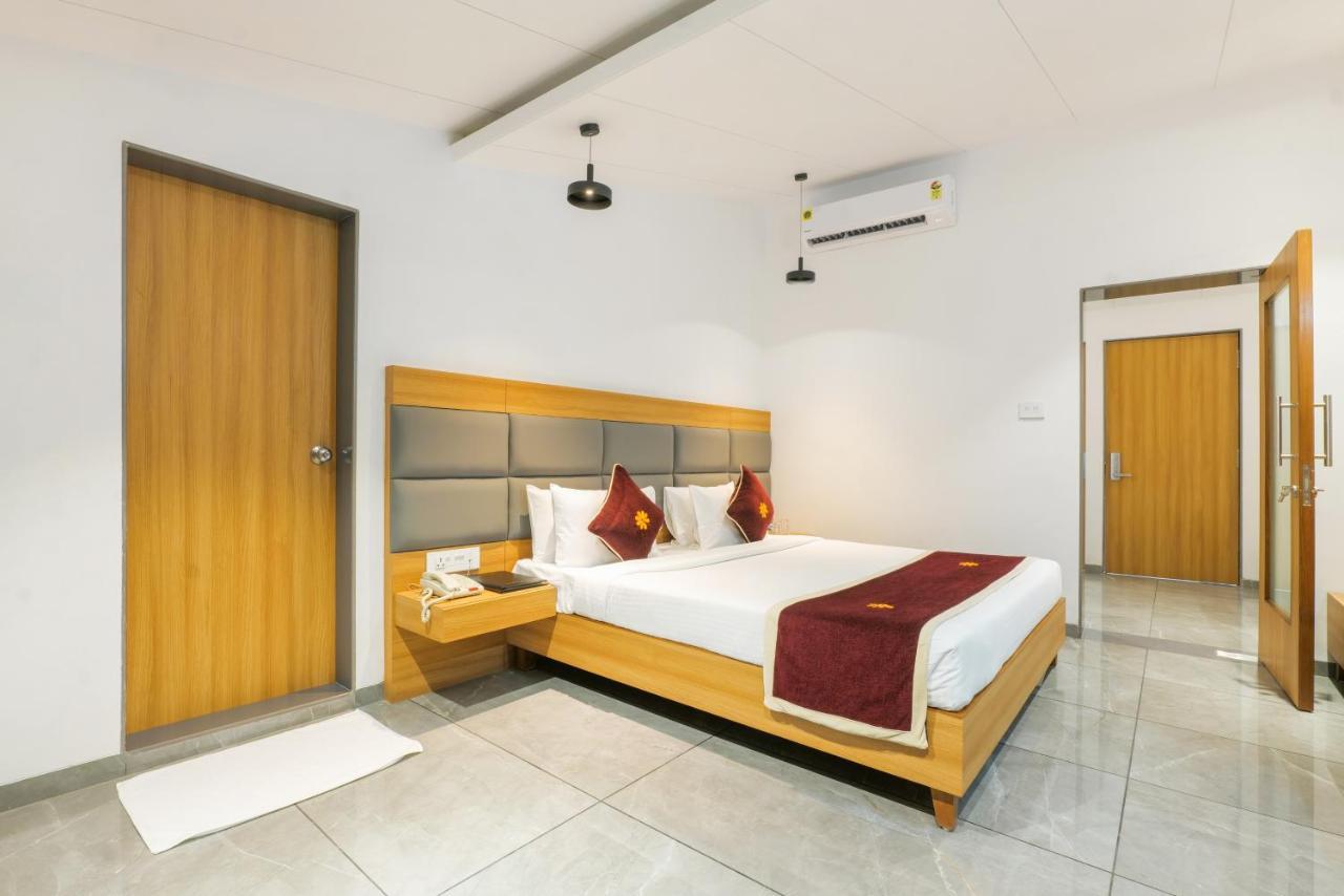 Gold Beach Villa Daman Exterior foto