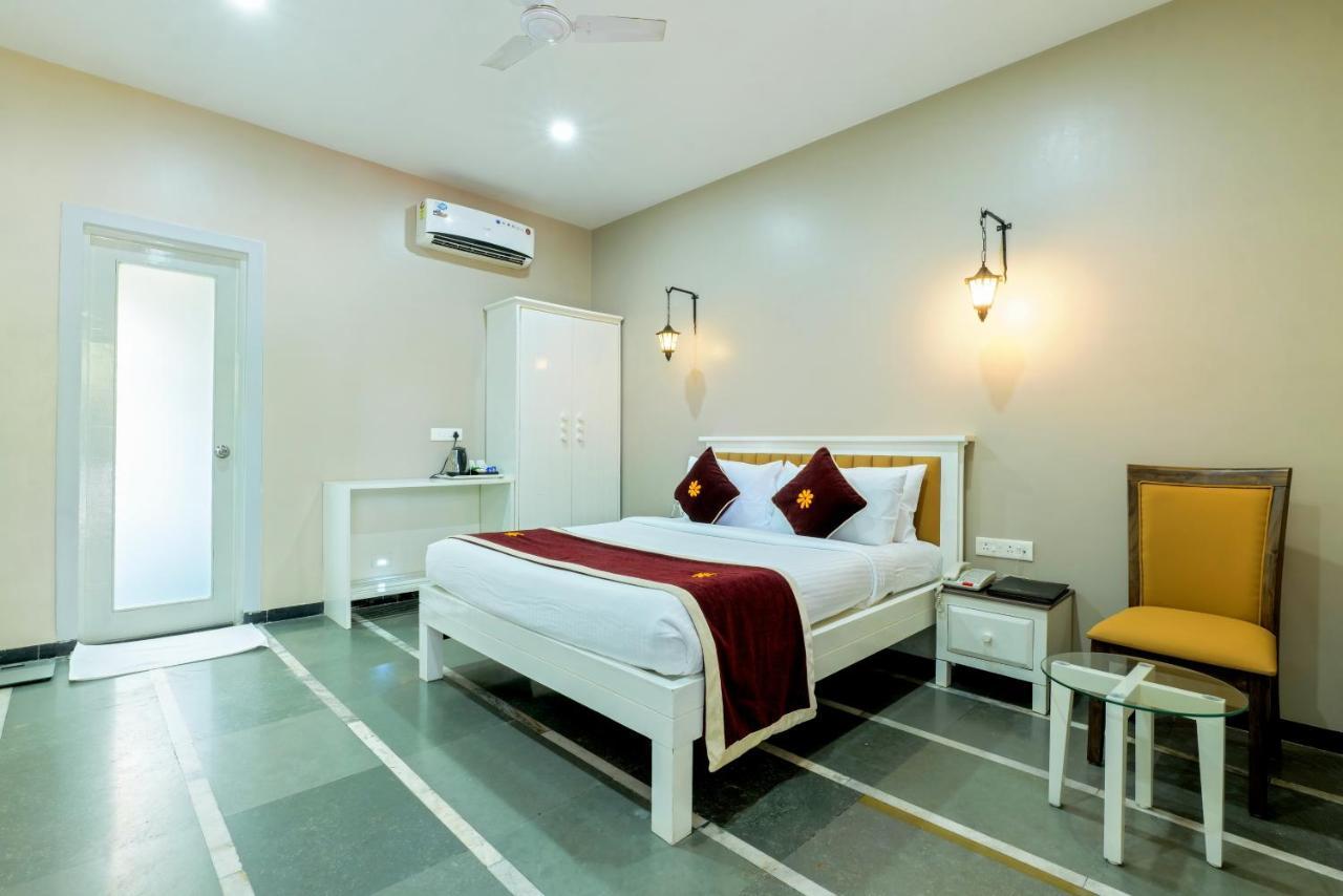 Gold Beach Villa Daman Exterior foto