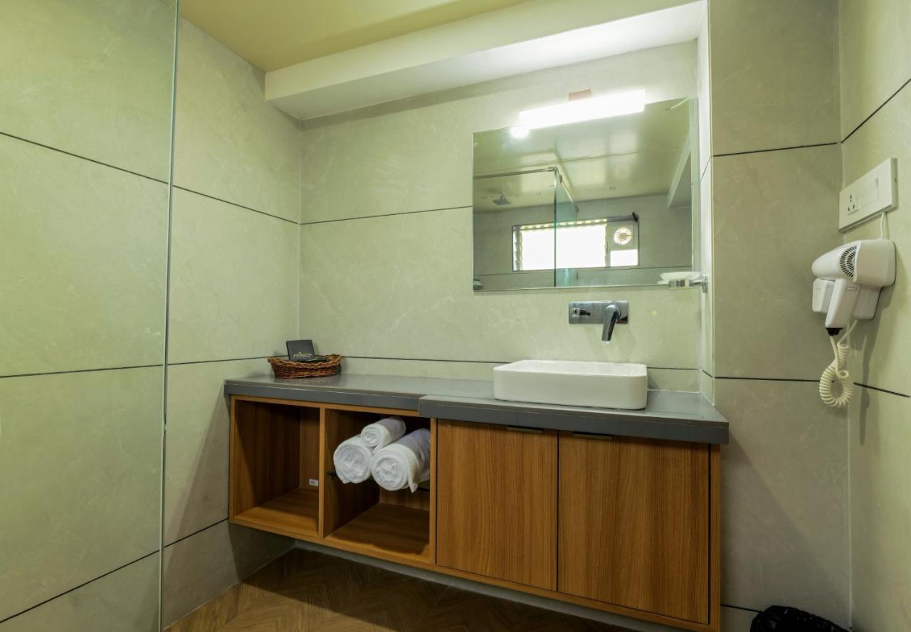 Gold Beach Villa Daman Exterior foto